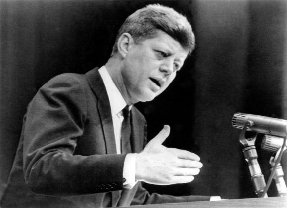 PRESIDENT-JOHN-F-KENNEDY-SPEAKING-AT-A-NEWS-CONFERENCE_5